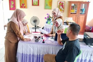 Menjelang Hari Kedua MPLS, Guru SDN 16 Anggrek Matangkan Persiapan Bersama Kepala Sekolah