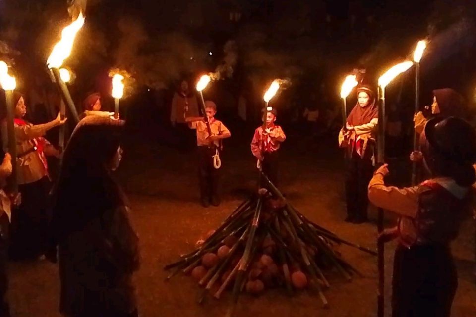 Unggun Api Meriahkan Perkemahan SDN 16 Anggrek