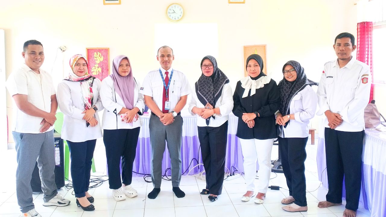 Guru SDN 16 Anggrek Sambut Positif Pengenalan Platform Digital Erlangga